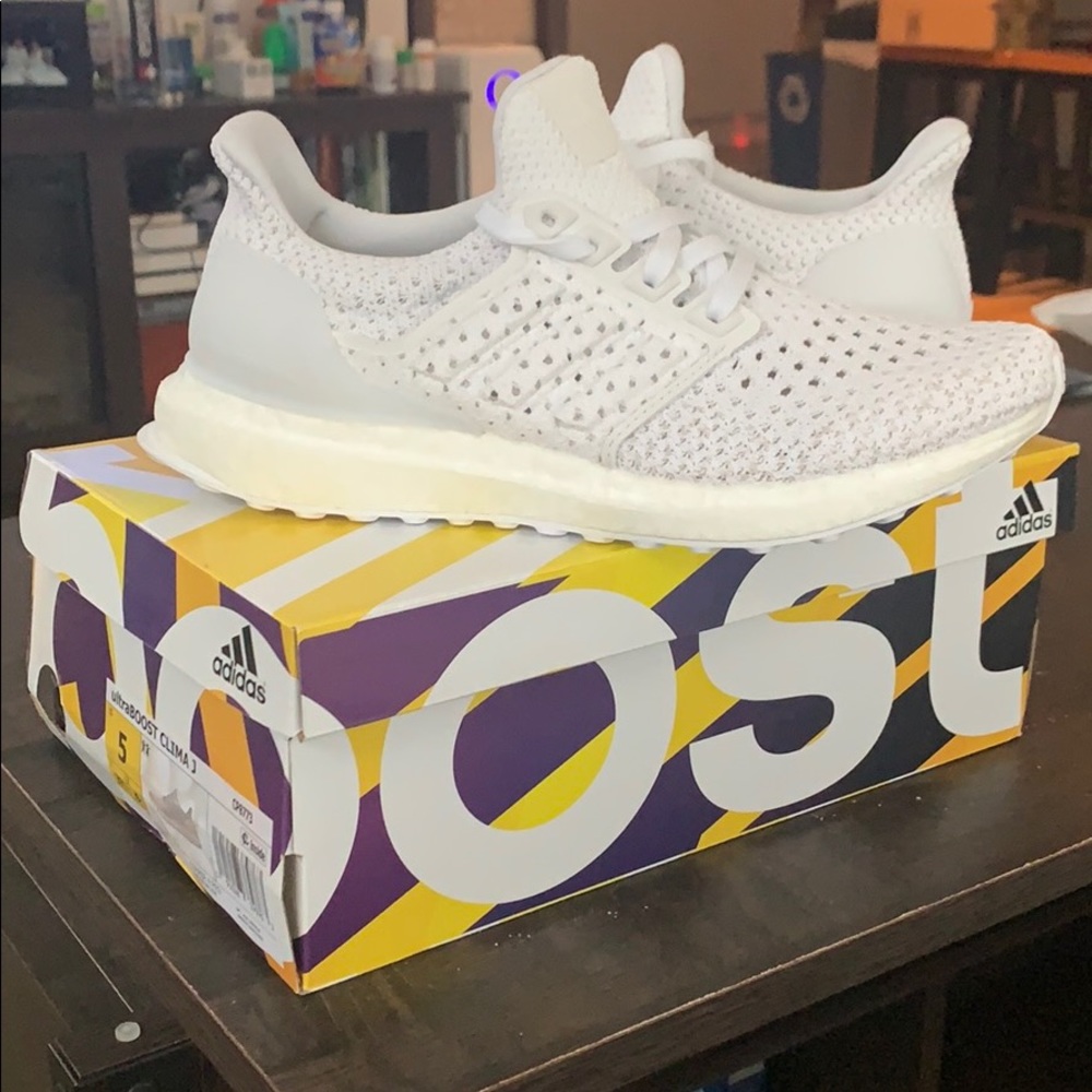 BRAND NEW adidas ultraBOOST CLIMA J Big Kids Sz 5!